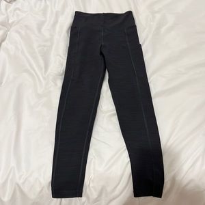 Size medium American Eagle leggings barely worn in great condition
